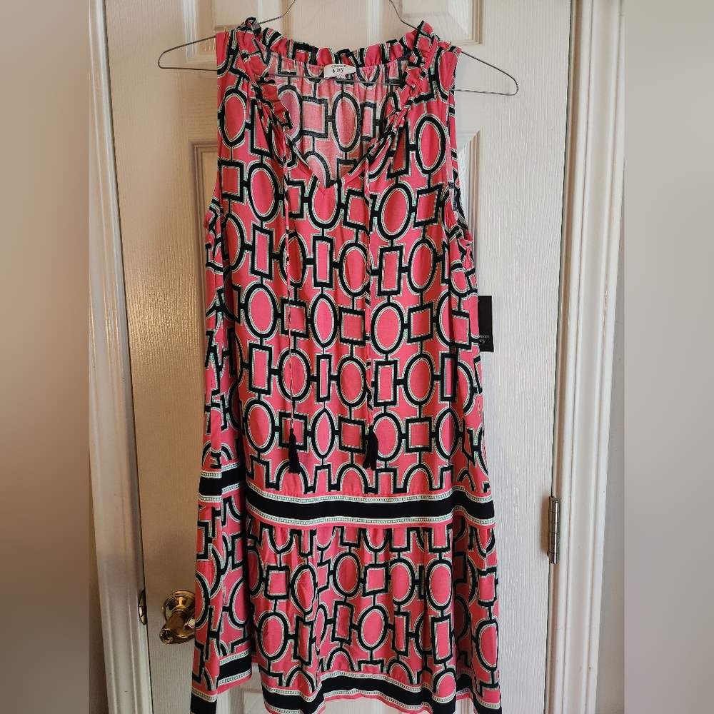 *New With Tags* Crown & Ivy Geometric Pink and Navy Dress. Size S
